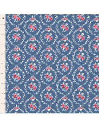 Tilda Village Life Mable Blue, Tessuto Blu con Ghirlande di Rose Tilda Fabrics - 1