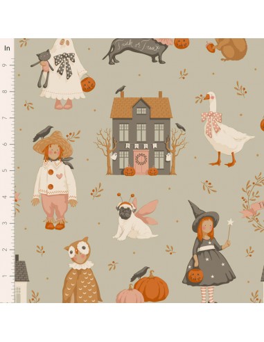 Tilda A Festive Autumn Autumnfriends Mist, Tessuto Verde Chiaro con personaggi vestiti da Halloween Tilda Fabrics - 1