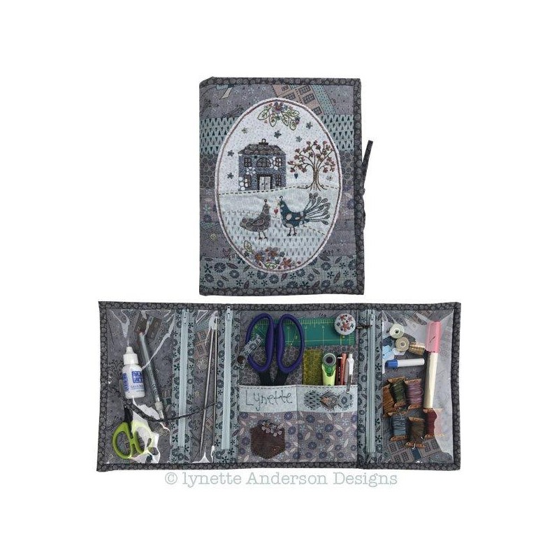 The Ultimate Travel Sewing Companion - Porta Accessori da Viaggio Completo Lynette Anderson Designs - 1