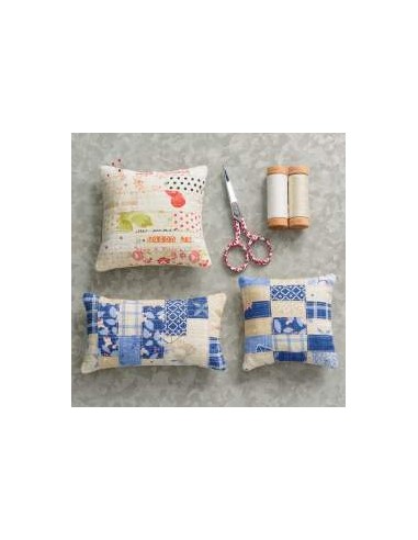 Pin Pals - 40 Patchwork Pinnies, Poppets, and Pincushions with Pizzazz by Carrie Nelson Martingale - 3