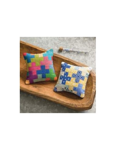 Pin Pals - 40 Patchwork Pinnies, Poppets, and Pincushions with Pizzazz by Carrie Nelson Martingale - 13