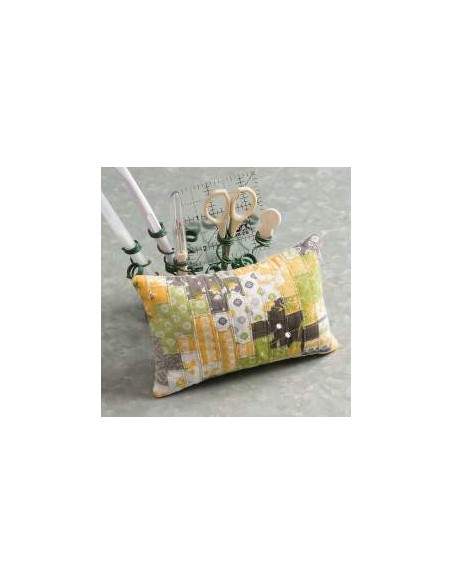 Pin Pals - 40 Patchwork Pinnies, Poppets, and Pincushions with Pizzazz by Carrie Nelson Martingale - 14