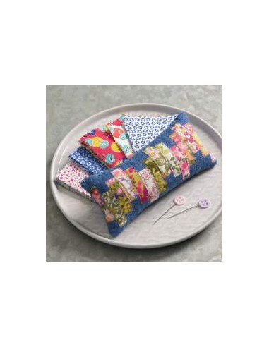 Pin Pals - 40 Patchwork Pinnies, Poppets, and Pincushions with Pizzazz by Carrie Nelson Martingale - 15