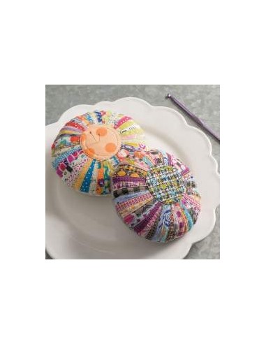 Pin Pals - 40 Patchwork Pinnies, Poppets, and Pincushions with Pizzazz by Carrie Nelson Martingale - 24