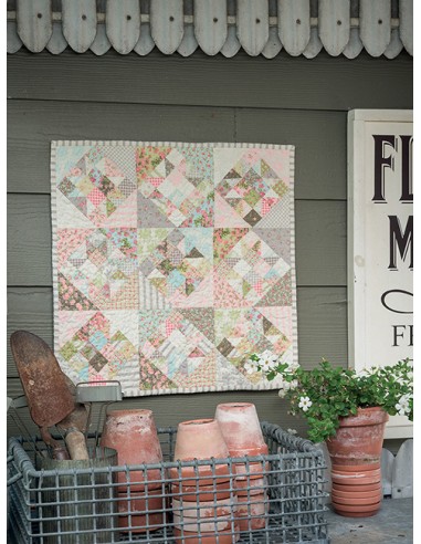 Acorn Cottage - Quilts with Simple & Sophisticated Style by Brenda Riddle Martingale - 17