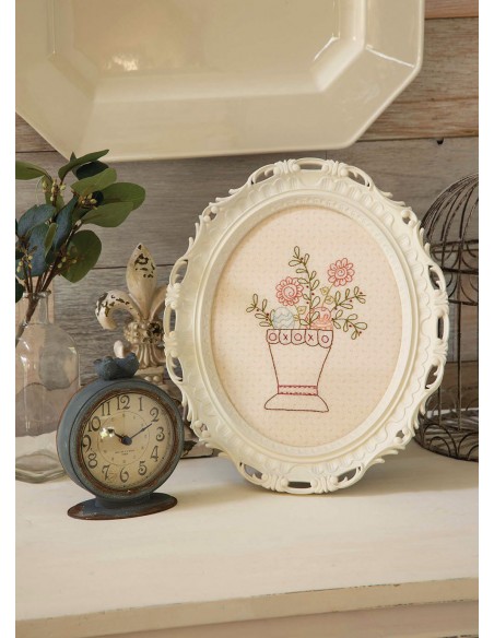 Stitched So Sweet - Whimsical Embroidery, Patchwork, and Applique di Tracy Souza Martingale - 2