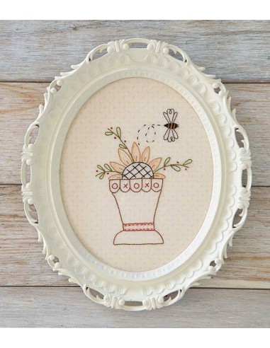 Stitched So Sweet - Whimsical Embroidery, Patchwork, and Applique di Tracy Souza Martingale - 5
